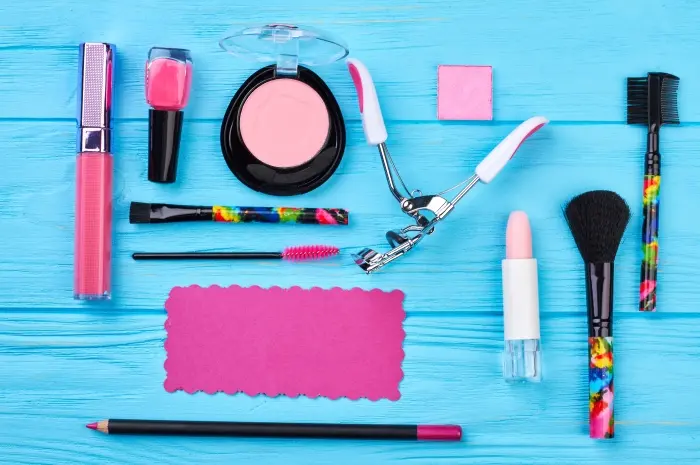 Essential Items to Have in Makeup Kits for Beginners